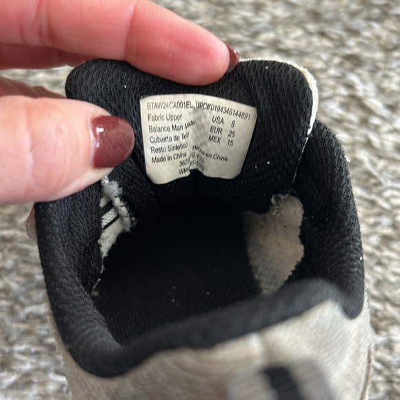 Toddler boy black and white Velcro closure tennis shoes size 8 - Picture 4 of 6